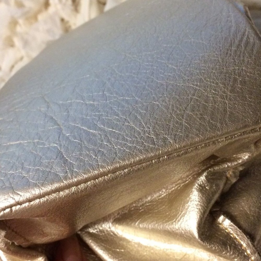 MARNIE BUGS JOSEPHINE HANDBAG IN METALLIC GOLD DISTRESSED LEATHER - Picture 6 of 10